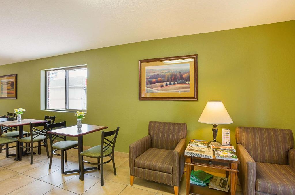 Rodeway Inn & Suites Kearney - main image