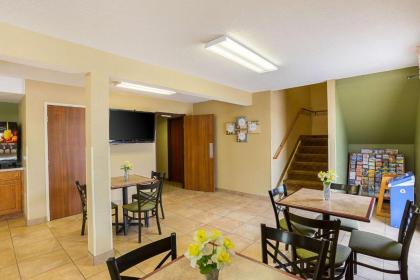 Rodeway Inn & Suites Kearney - image 10