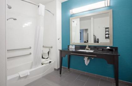 Hampton Inn Kearney - image 11