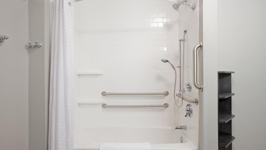 Candlewood Suites Kearney an IHG Hotel - image 4