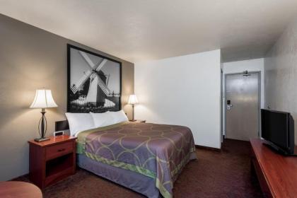 Super 8 by Wyndham Kelso Longview Area - image 13