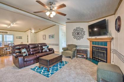 Family Home with Deck Walk to Cedar Creek Reservoir