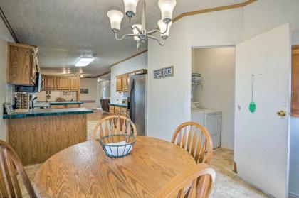 Family Home with Deck Walk to Cedar Creek Reservoir - image 15