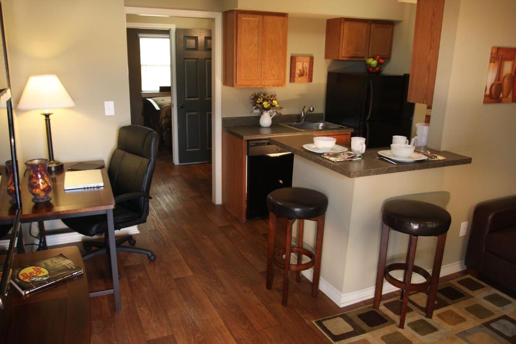 Eagles Den Suites at Kenedy - image 2