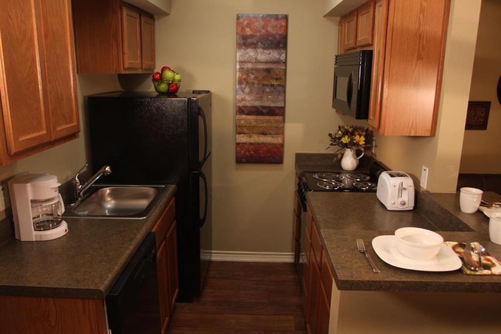 Eagles Den Suites at Kenedy - image 3