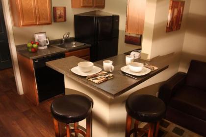 Eagles Den Suites at Kenedy - image 4