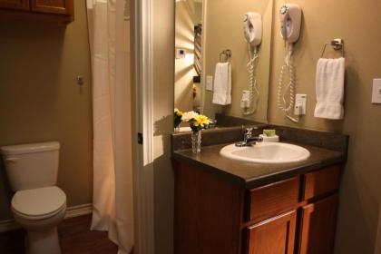 Eagles Den Suites at Kenedy - image 6