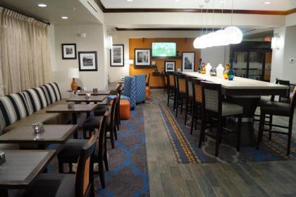 Hampton Inn Kenedy - image 4