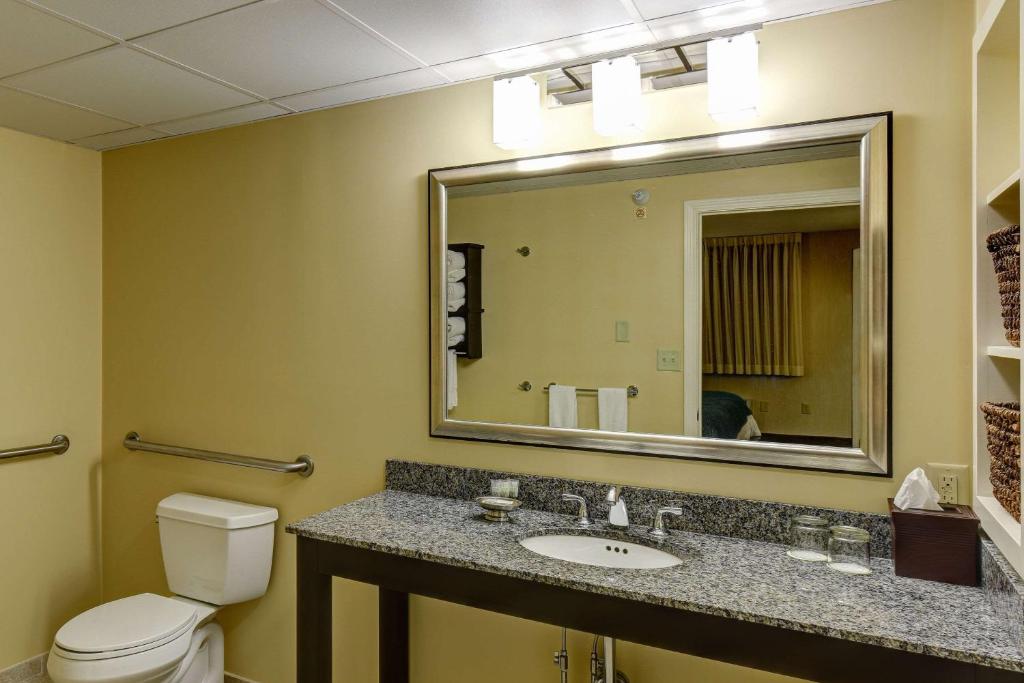 Port Inn & Suites Kennebunk Ascend Hotel Collection - image 6