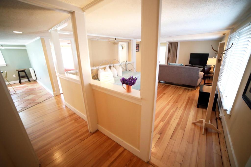 The Kennebunk Inn - image 2