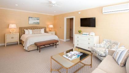 The Grand Hotel - image 4
