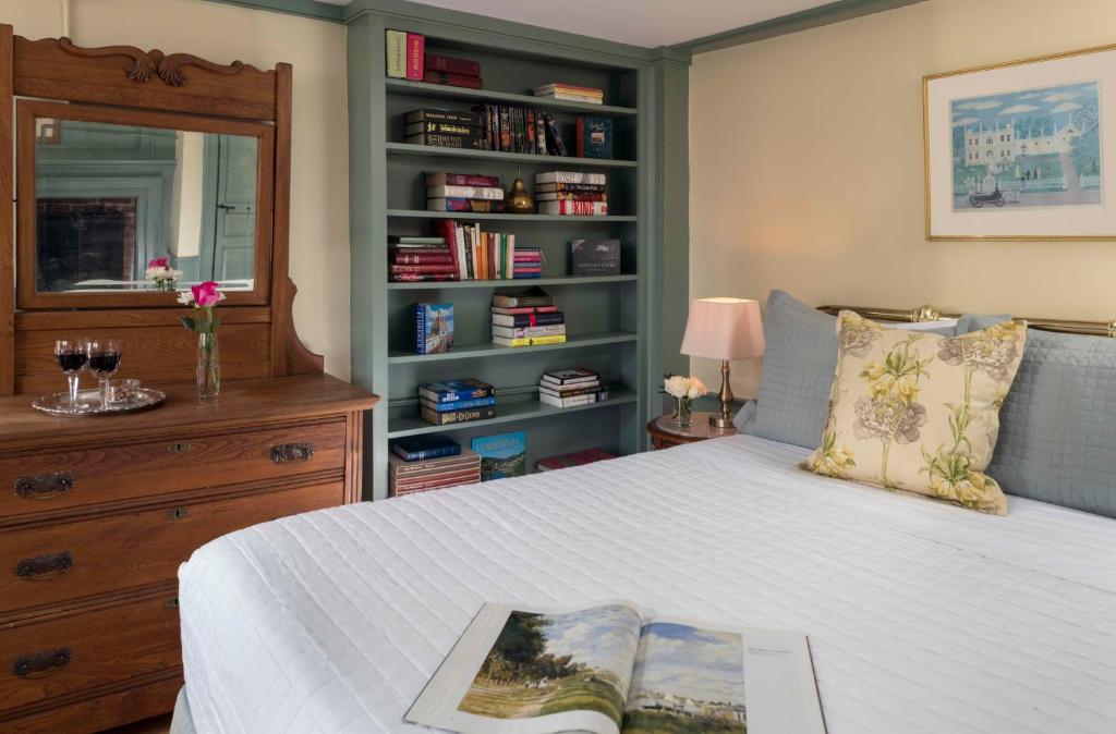 Waldo Emerson Inn - image 2