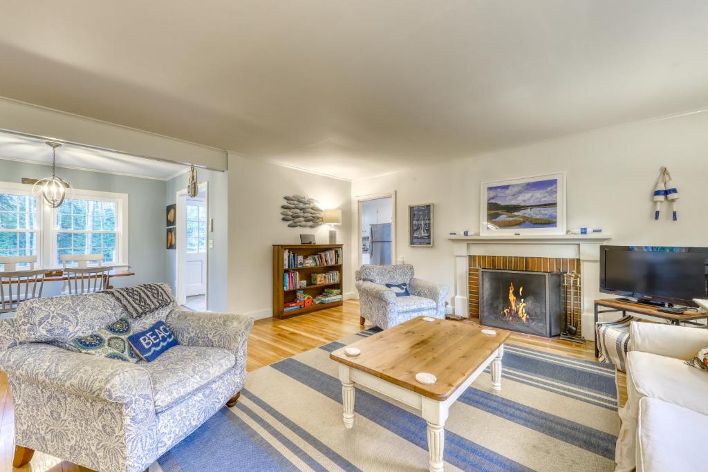 Kennebunk Family Cottage - main image