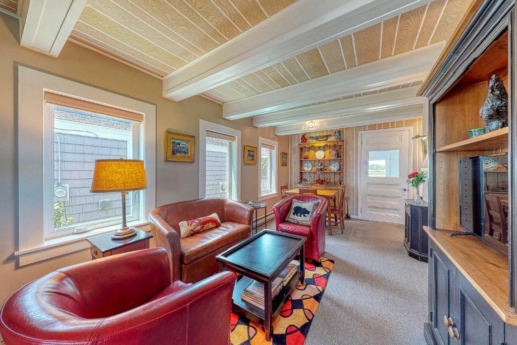 Kennebunk Cottage - 2 Bed 1 Bath Vacation home in Kennebunk - image 6