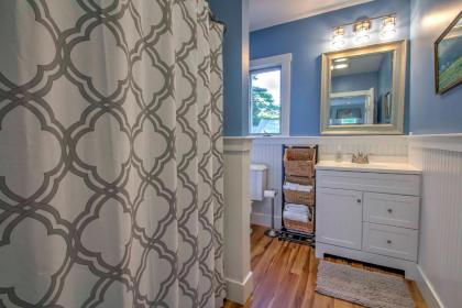 Superb 3-Story Kennebunk Home - half Mi to Beach! - image 2