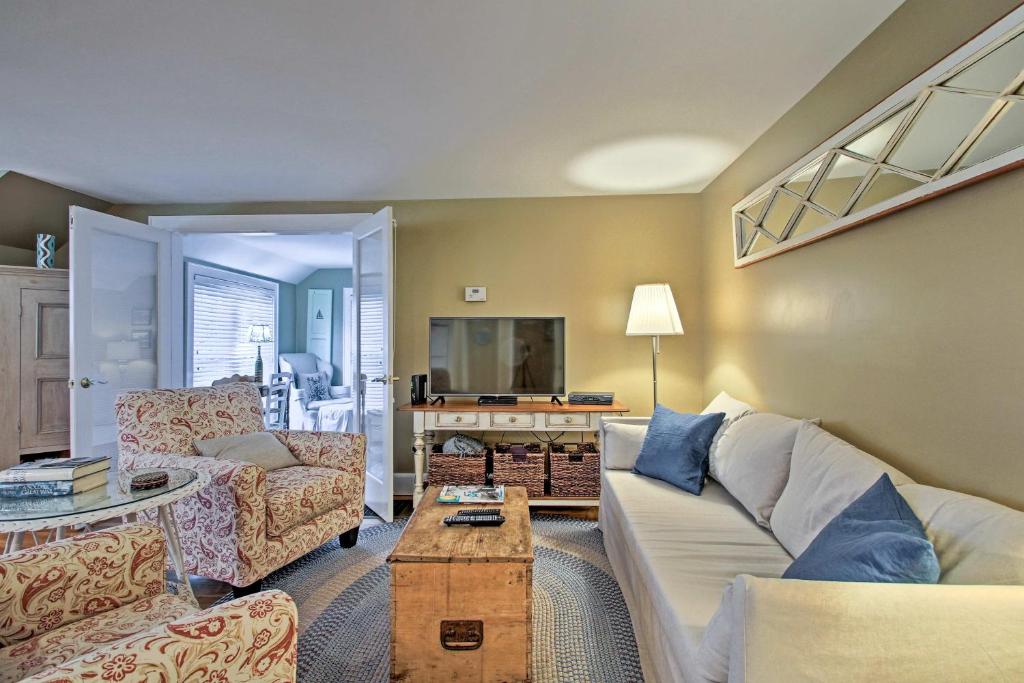 Lovely Kennebunk Guesthouse - 2 Mi to Dock Square! - main image