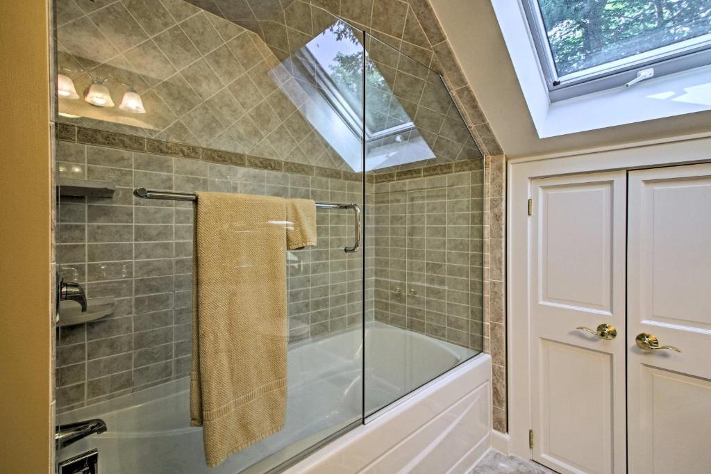 Lovely Kennebunk Guesthouse - 2 Mi to Dock Square! - image 2