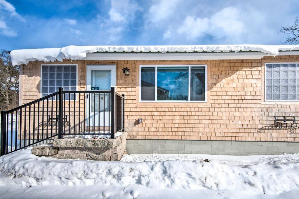 Charming Jacuzzi-Suite - Walk to Parsons Beach! - main image