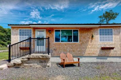 Charming Jacuzzi-Suite - Walk to Parsons Beach! - image 13