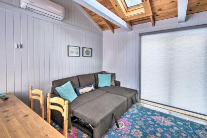 Charming Jacuzzi-Suite - Walk to Parsons Beach! - image 5