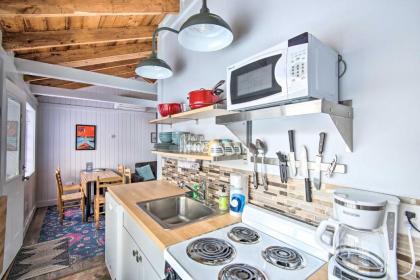 Charming Jacuzzi-Suite - Walk to Parsons Beach! - image 7
