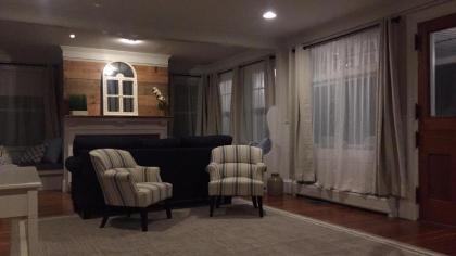 Harbor Inn - image 13