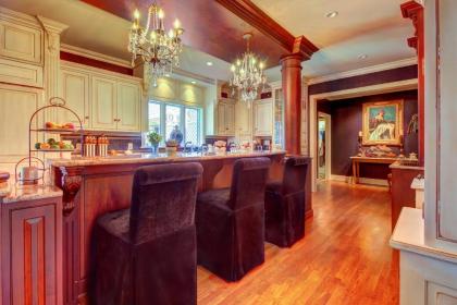 Grandeur On The Green - image 7