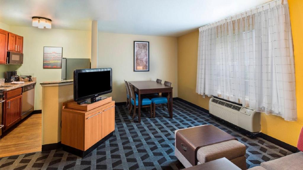 TownePlace Suites by Marriott Atlanta Kennesaw - image 2