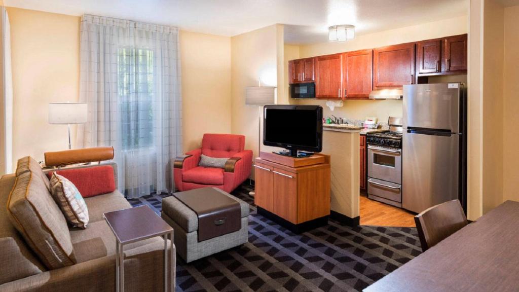 TownePlace Suites by Marriott Atlanta Kennesaw - image 3