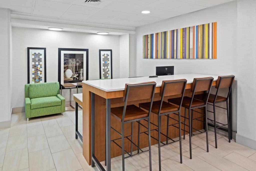 Holiday Inn Express - Atlanta-Kennesaw an IHG Hotel - main image