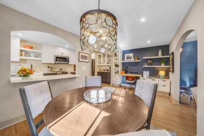 Luxury Apartment in Historic Carriage House - image 13