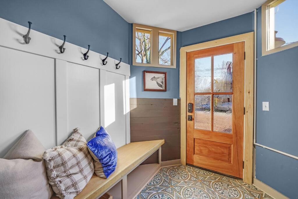 Luxury Apartment in Historic Carriage House - image 3