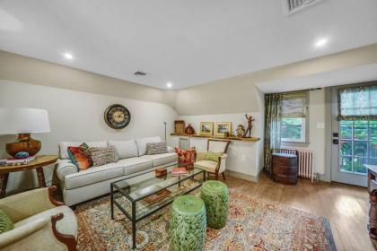 Luxury Loft in Historic Carriage House - image 11