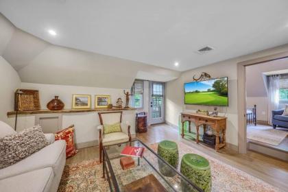 Luxury Loft in Historic Carriage House - image 12