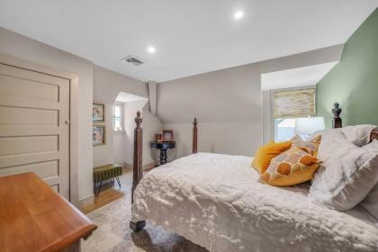 Luxury Loft in Historic Carriage House - image 14