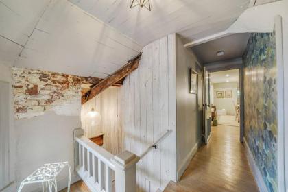 Luxury Loft in Historic Carriage House - image 4