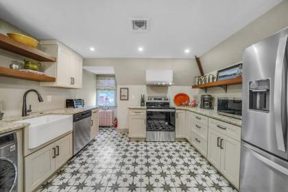 Luxury Loft in Historic Carriage House - image 6