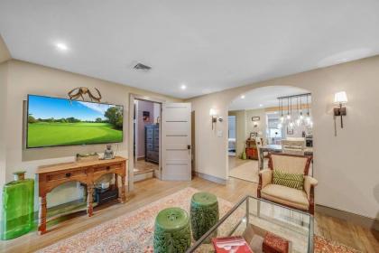 Luxury Loft in Historic Carriage House - image 7