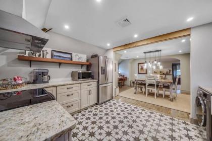 Luxury Loft in Historic Carriage House - image 8