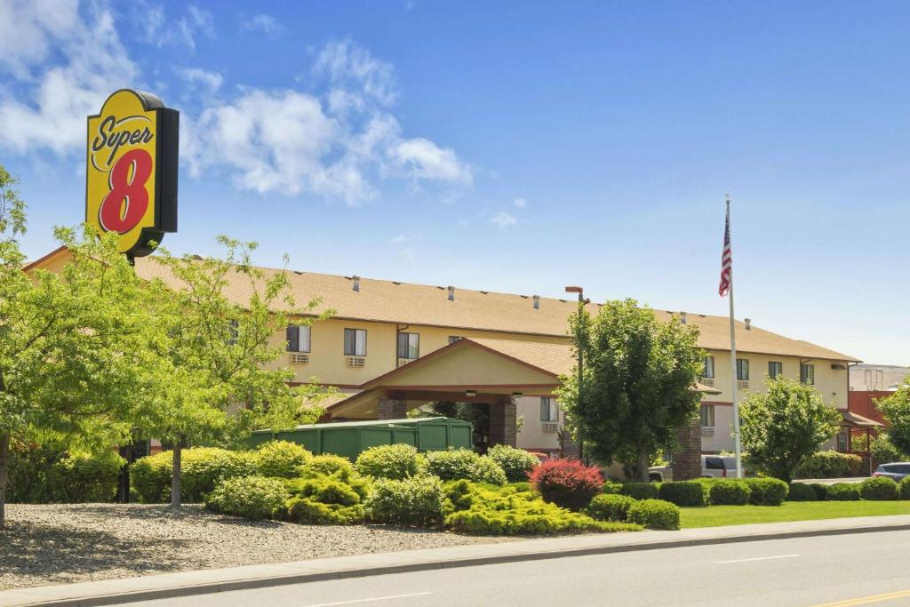 Super 8 by Wyndham Kennewick - image 7