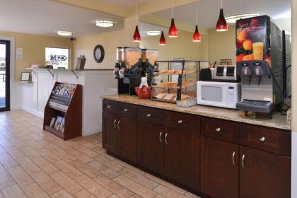 Econo Lodge Kennewick - image 10