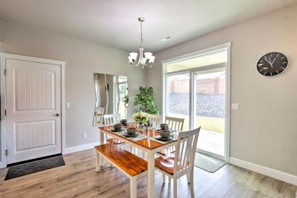 Modern Kennewick Home Near Golfing and Wineries - image 11