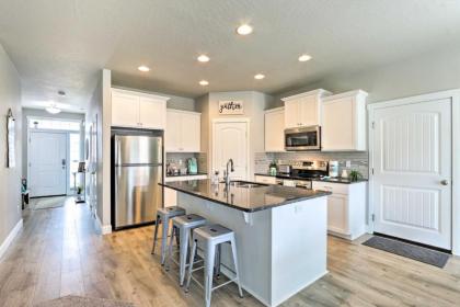 Modern Kennewick Home Near Golfing and Wineries - image 9