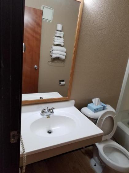 Super 8 by Wyndham Kenosha/Pleasant Prairie - image 2