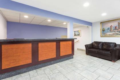 Super 8 by Wyndham Kenosha/Pleasant Prairie - image 5