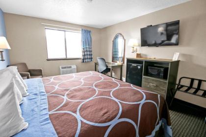 Super 8 by Wyndham Kenosha/Pleasant Prairie - image 9