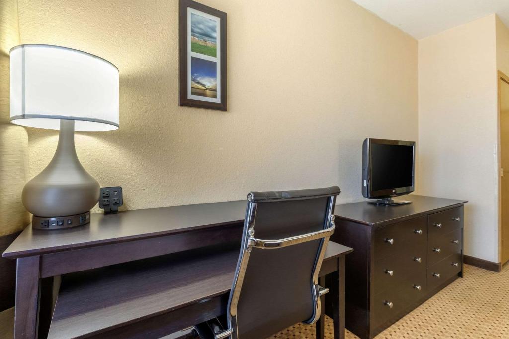 Comfort Inn & Suites Kenosha - image 5