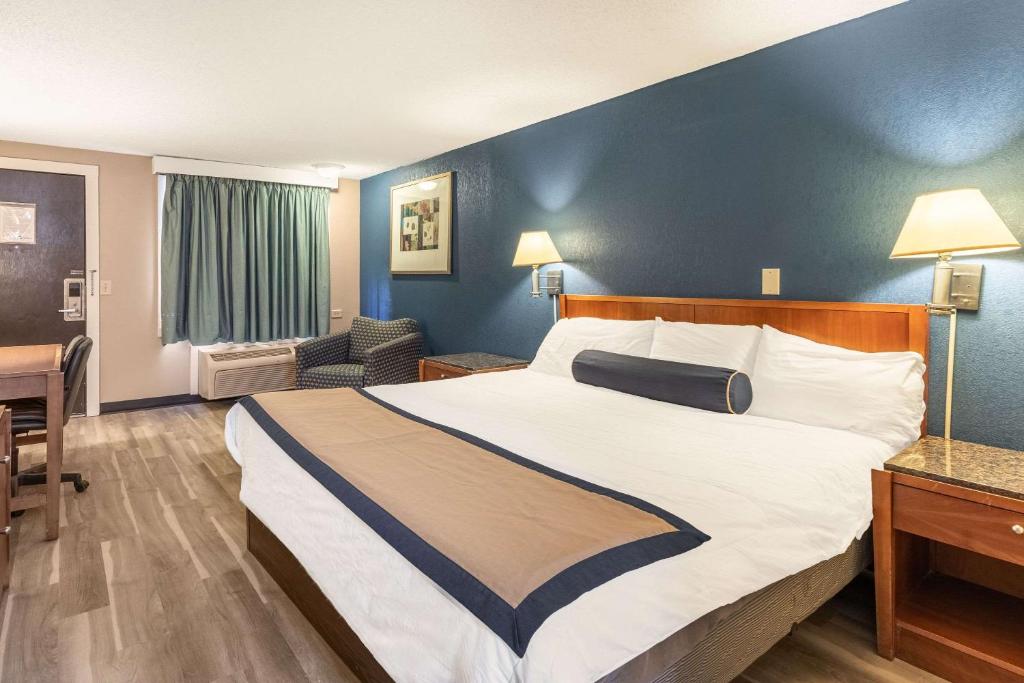 Rodeway Inn & Suites I-94 Kenosha - main image