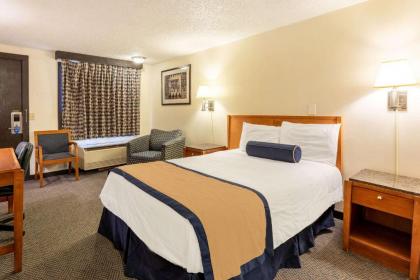Rodeway Inn & Suites I-94 Kenosha - image 8