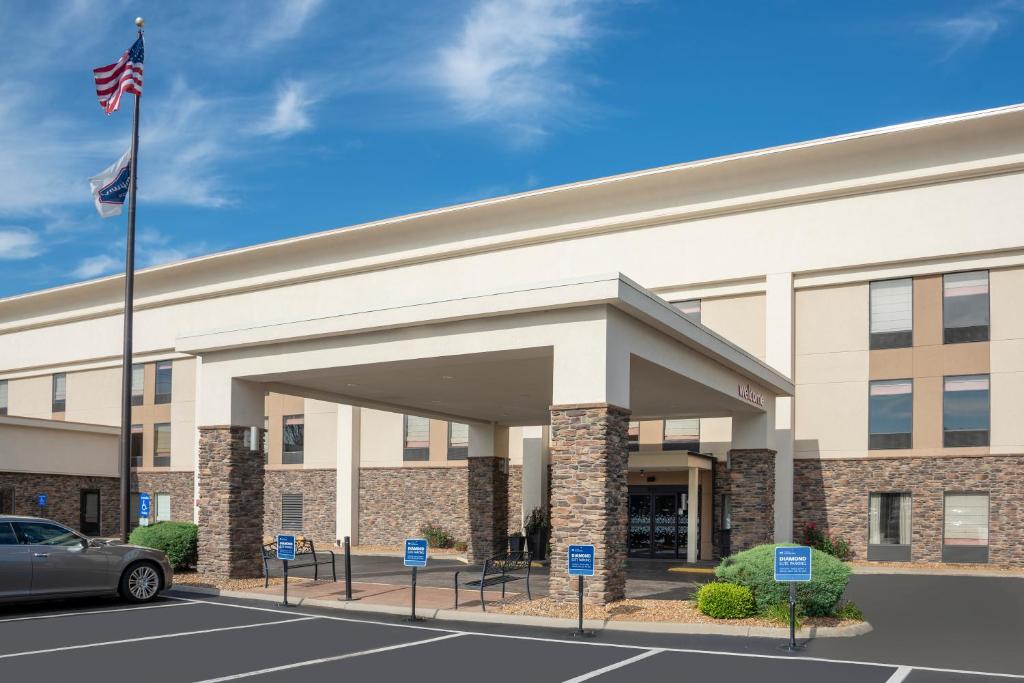 Hampton Inn Kent/Akron Area - image 2